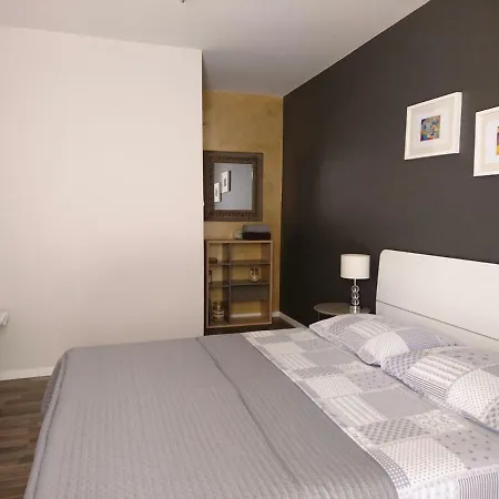 Gasthof For Two Tučepi